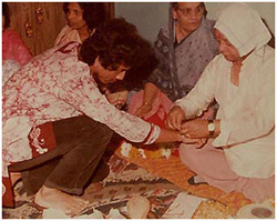  Taufiq getting a sacred thread (ganda bandhan)
tied by his guru and father Ustad Allarakha